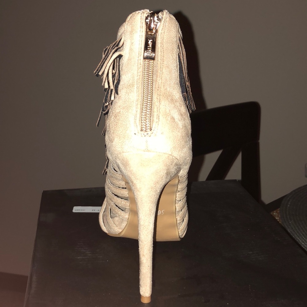 Fringe High Heels - Picture 2 of 4